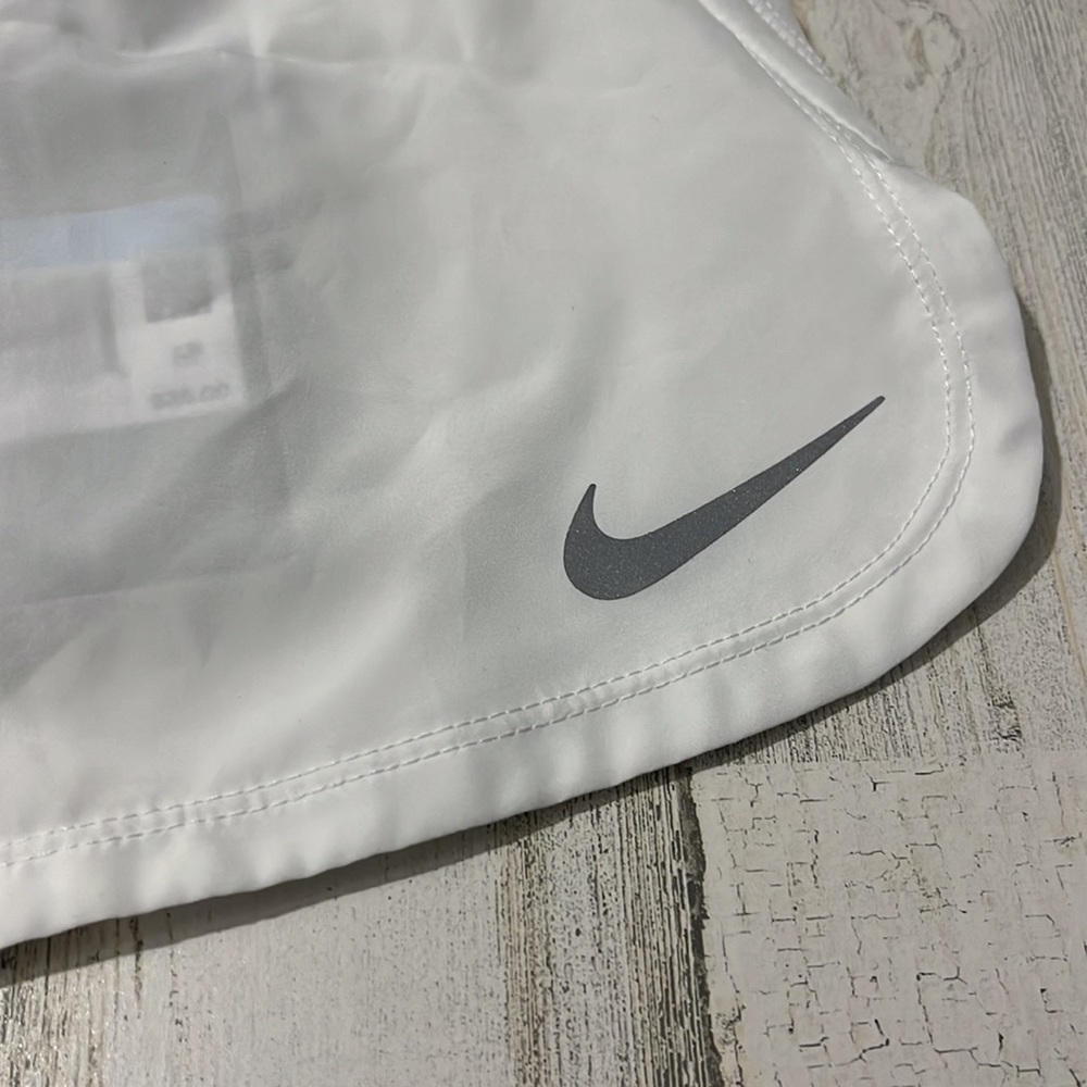 Nike dri-fit white shorts size M. New - Picture 2 of 8